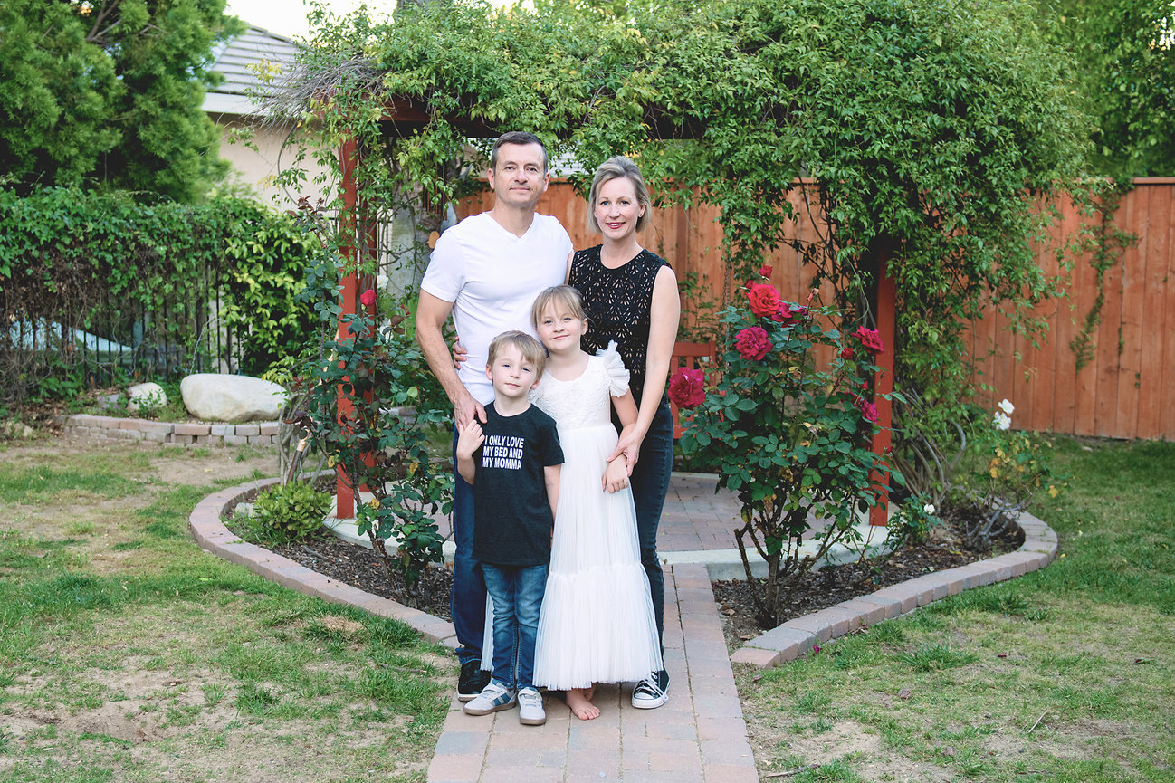 Anyone can take a family photography session, at home, and under 5 minuets