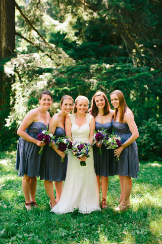 hoyt arboretum bridal party in purple dresses