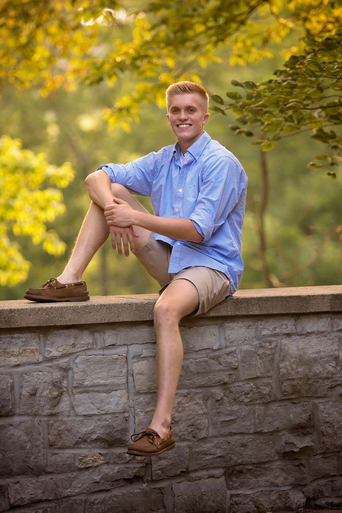 boy-senior-picture-poses-rochester-hills-michigan-michigan