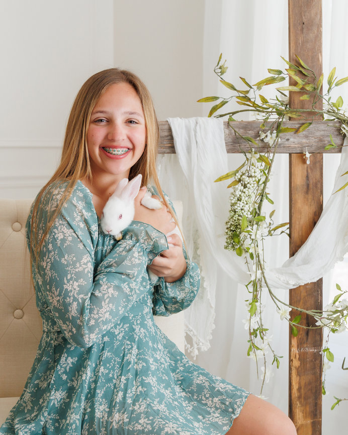 Spring children’s photography session with bunny near Fort Campbell