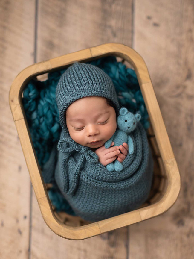connecticut newborn photographer, newborn photography near me, newborn portraits connecticut, infant portrait sessions near me