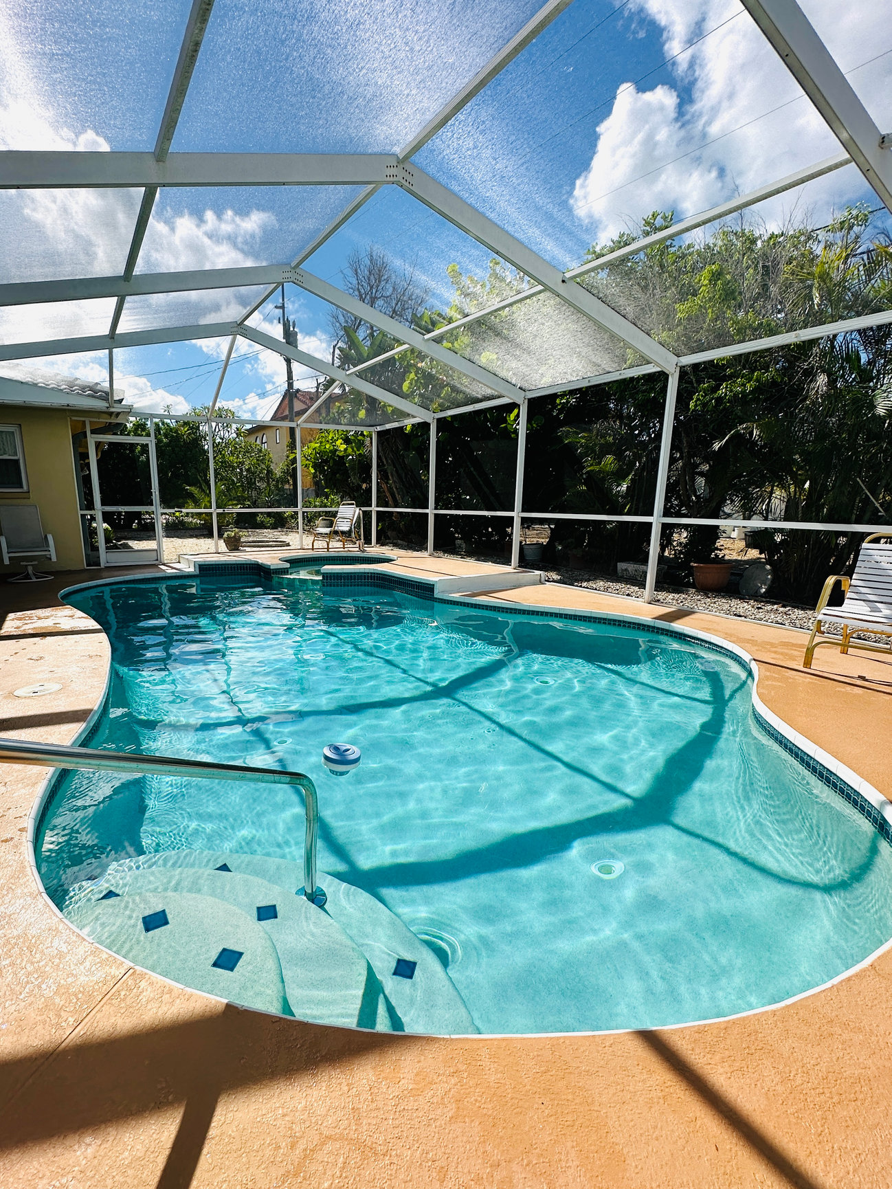 Weekly pool cleaning service in Clearwater by Playa Pool Pros
