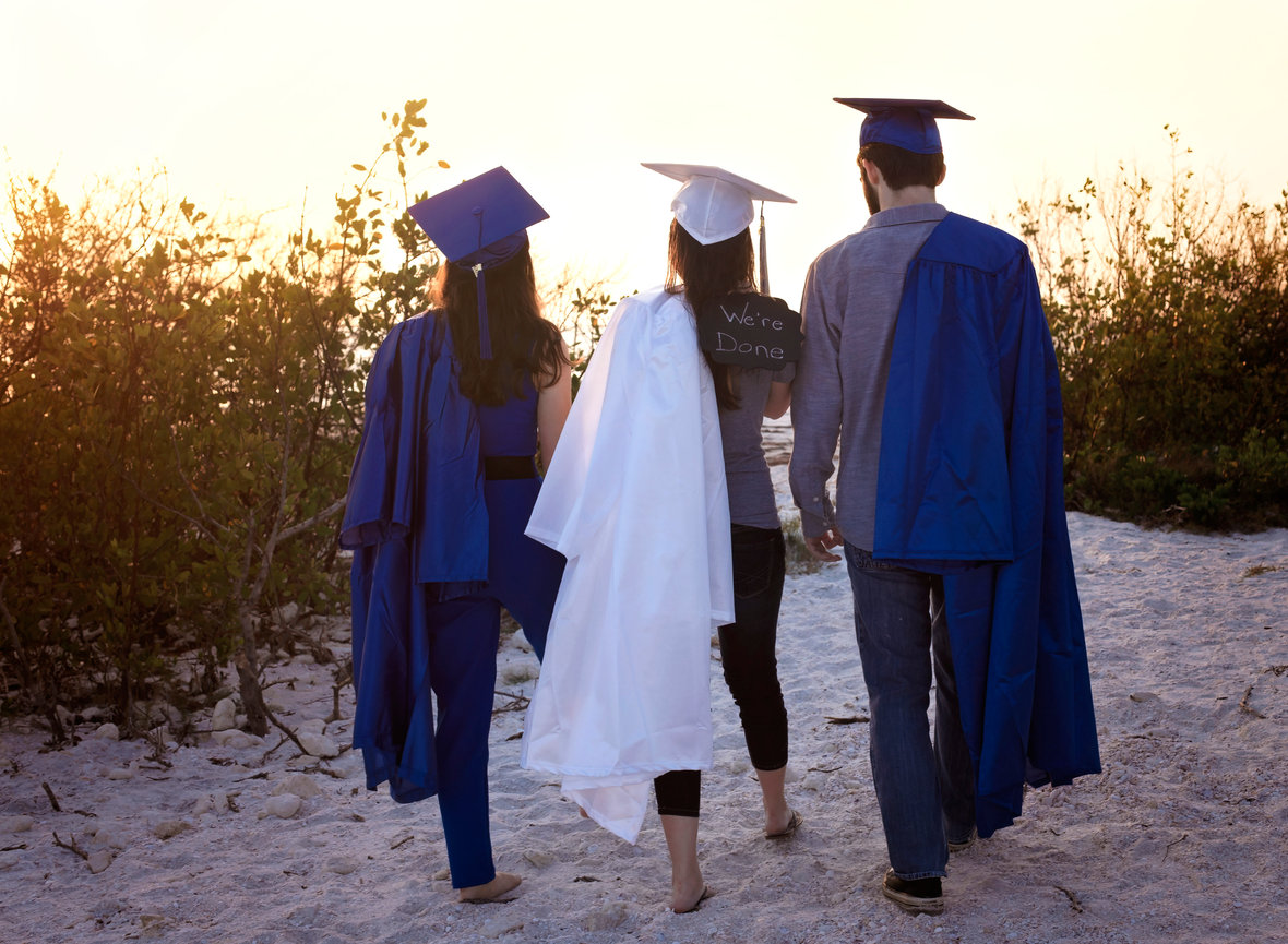 High school senior friends beach photoshoot taken by senior photographer Angie Vincent of Heart to Art Photography.