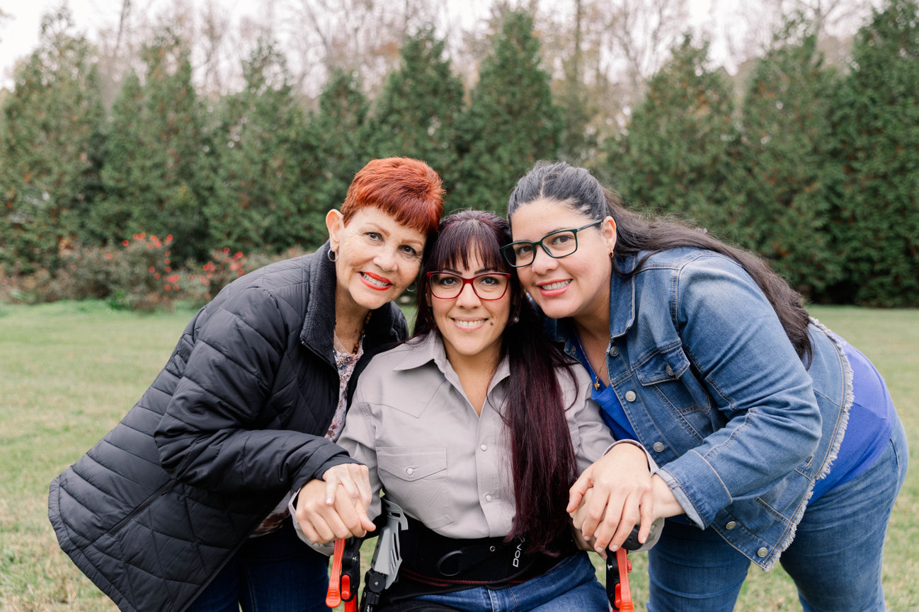 Family pictures, mom and sisters, mom and kids, family, outside pictures