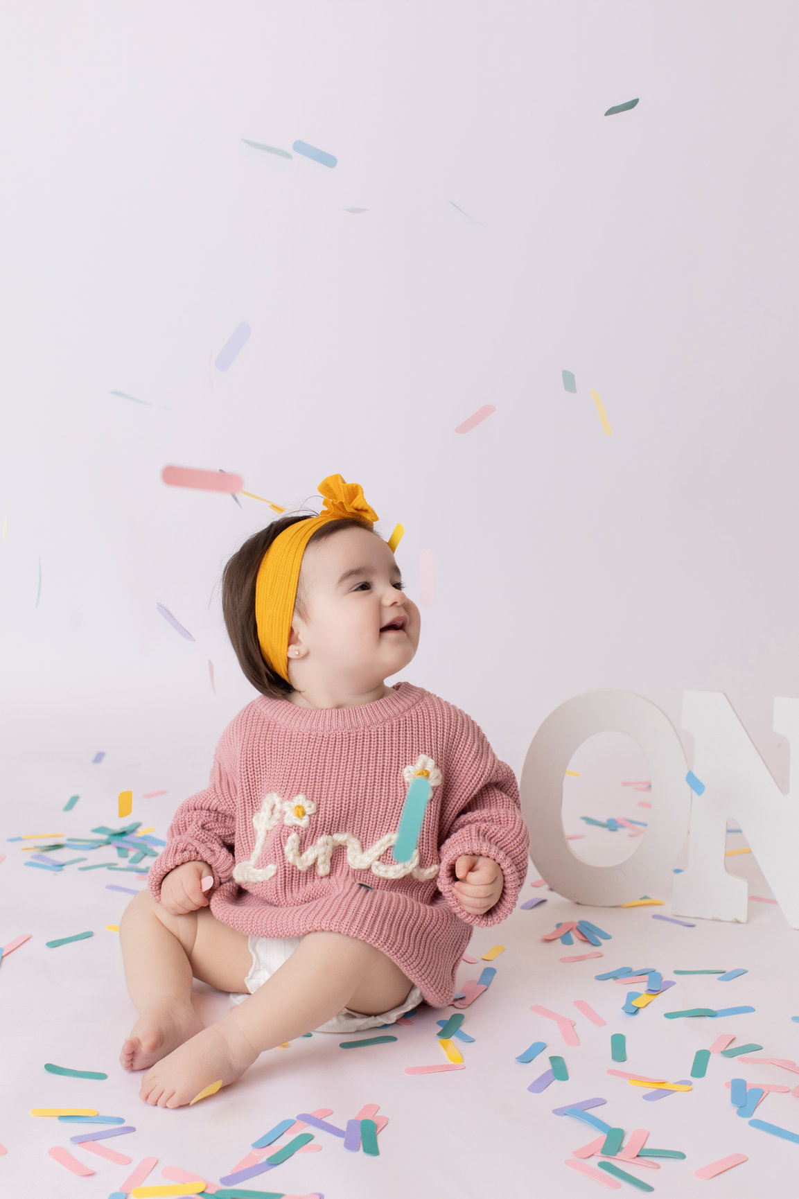 Calgary cake smash photography sage tulle sprinkles and family first birthday session photo 3
