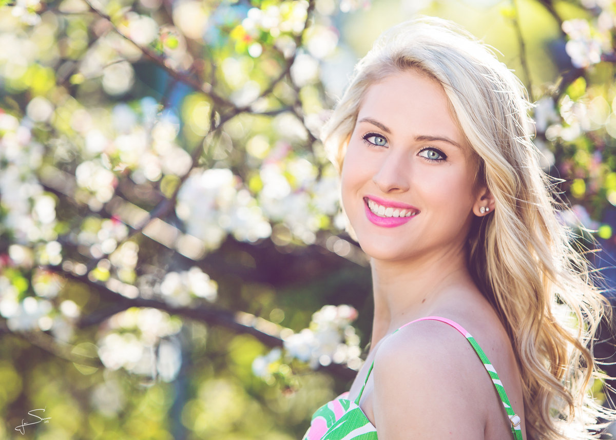 Spring in the Fort worth botanical gardens for this seniors portraits.