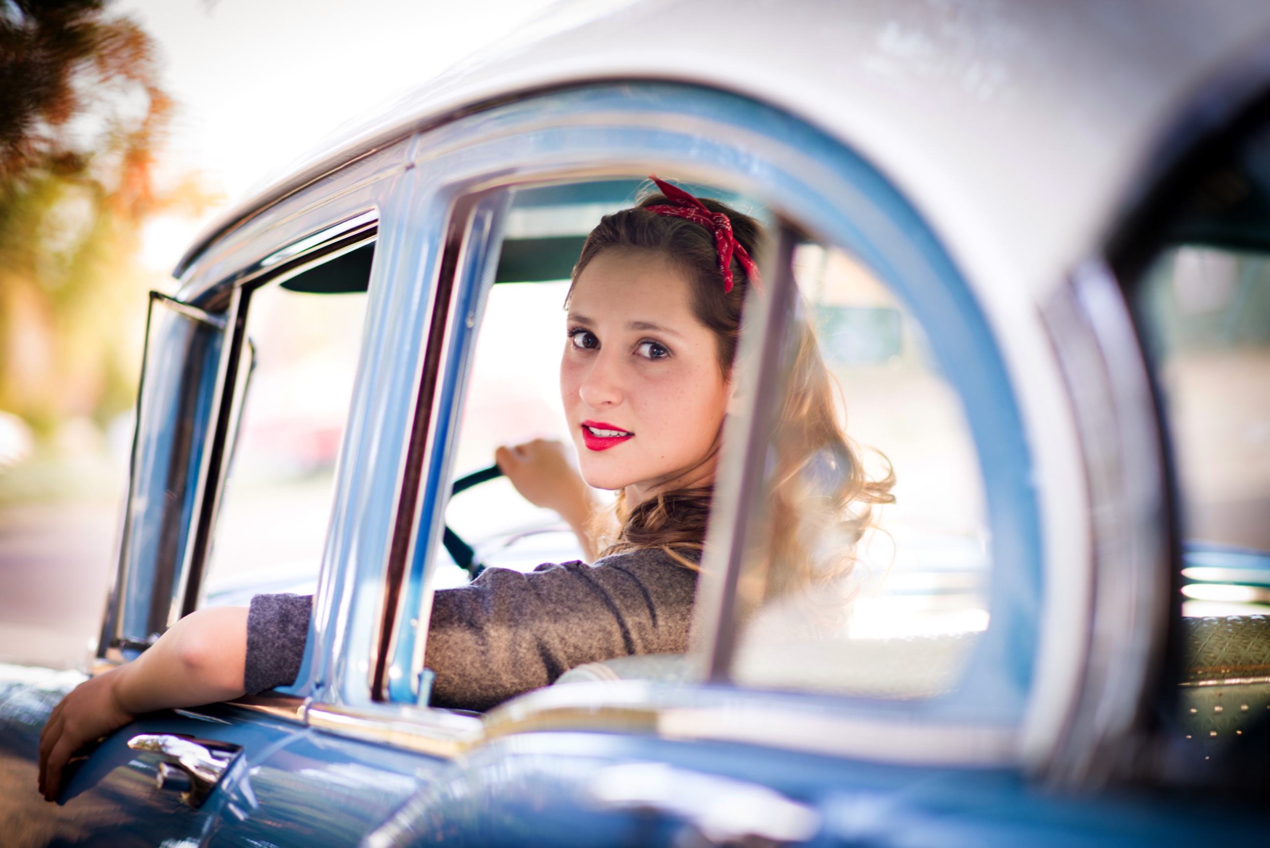 Retro Senior Portraits with Emily - Photoumbra Studios