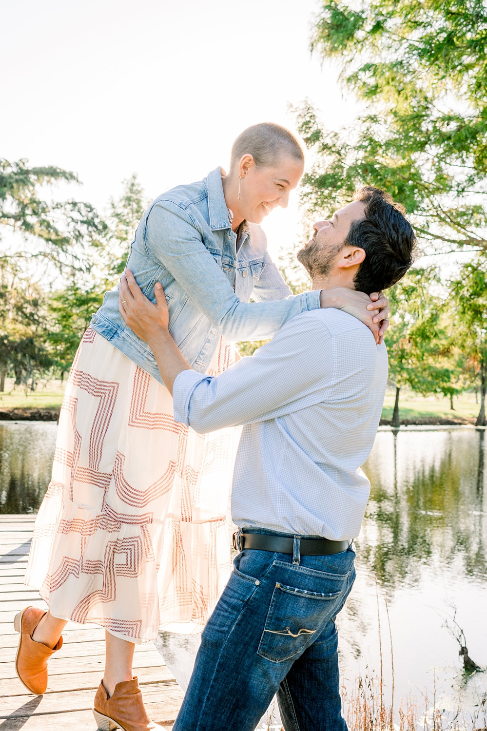 husband holding wife, spring couples photography, Ryaphotos